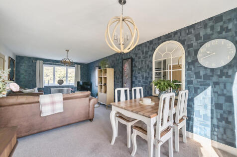 Sitting/Dinning Room