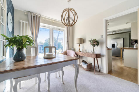 Sitting/Dinning Room