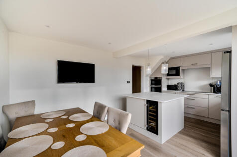 1370184-9-68f2767...