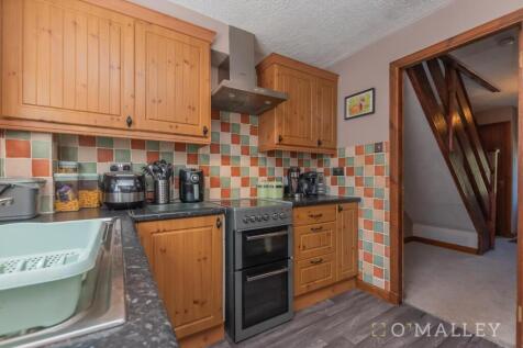 13. Kitchen 2.jpg