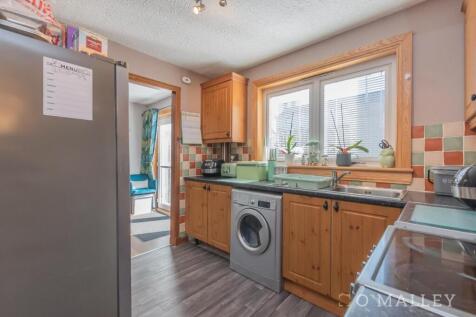 14. Kitchen 3.jpg