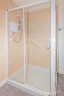 Bathroom (2).jpg