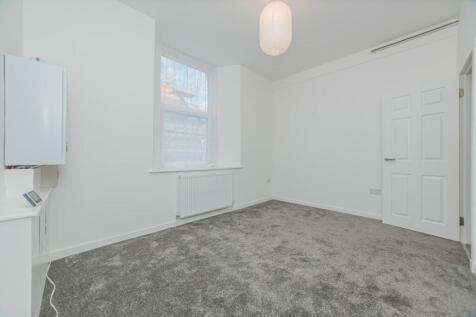 5. Bedroom 1 (2).jpg