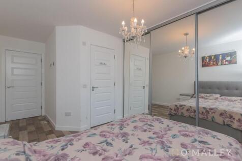 15. Bedroom 1 2.jpg