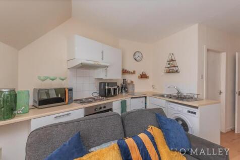 6. Living Room 3.jpg