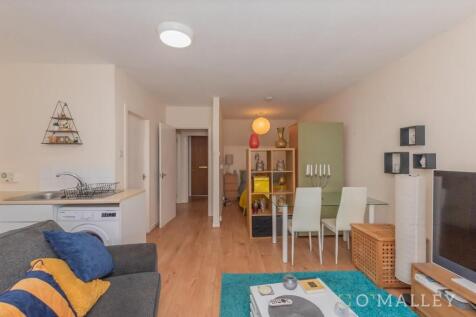 7. Living Room 4.jpg