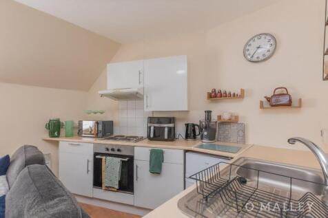 8. Kitchen.jpg
