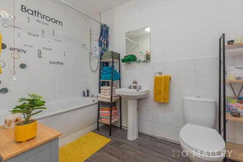 12. Bathroom.jpg