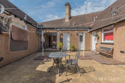 14. Rear Patio 2.jpg