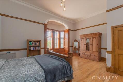 23. Bedroom 1 7.jpg