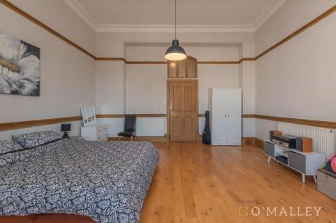 27. Bedroom 2 4.jpg