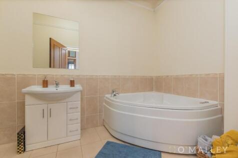 34. Bathroom 4.jpg