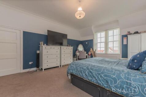 41. Bedroom 1 3.jpg
