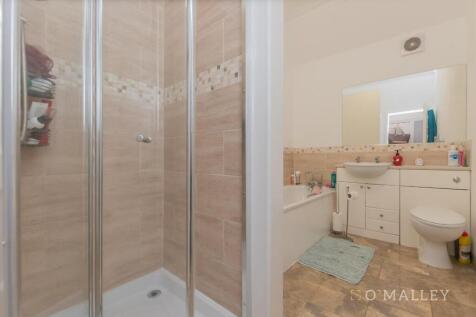 47. Bedroom 2 En-Suite 1.jpg