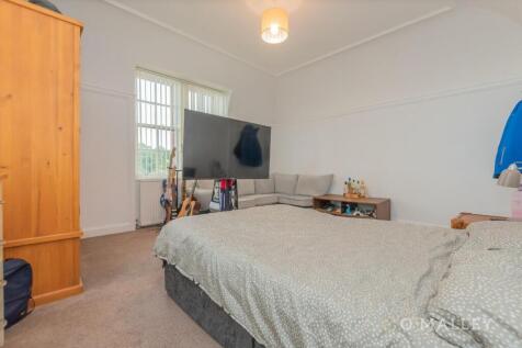 59. Bedroom 5 2.jpg