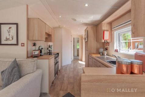 15. Kitchen 1.jpg