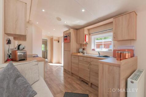 16. Kitchen 2.jpg