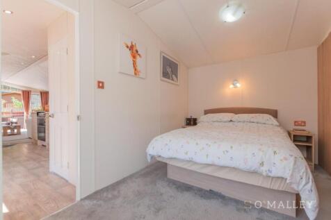 19. Bedroom 1 1.jpg