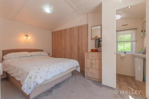 21. Bedroom 1 3.jpg