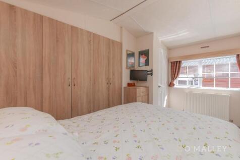 22. Bedroom 1 4.jpg