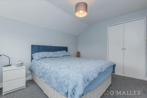 25. Bedroom 2 3.jpg