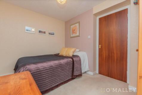 30. Bedroom 4 3.jpg