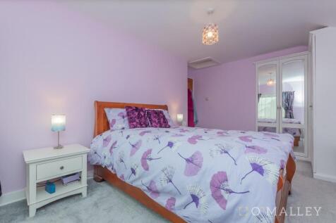22. Bedroom 1 2.jpg
