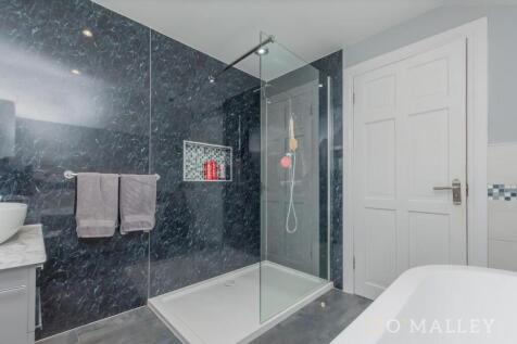 33. Bathroom 3.jpg