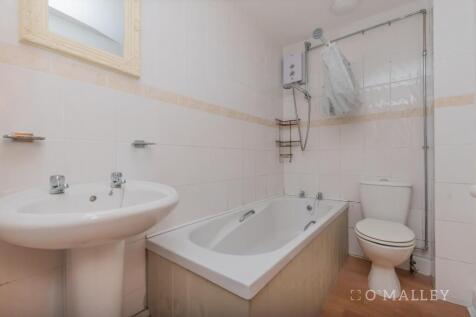 15. Bathroom 1.jpg