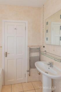 Bathroom 2.jpg