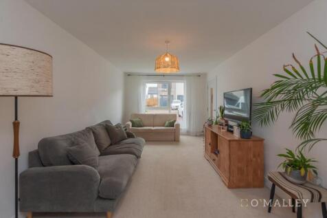 6. Living Room 1.jpg
