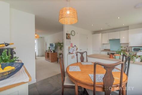 11. Kitchen 2.jpg