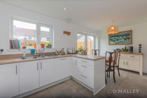 13. Kitchen 4.jpg