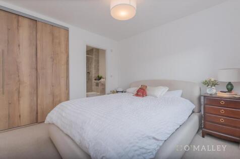 19. Bedroom 1 2.jpg