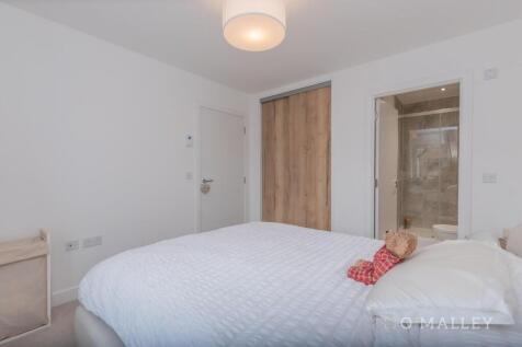 20. Bedroom 1 3.jpg