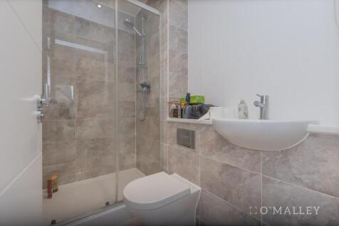 22. Bedroom 1 En-Suite.jpg