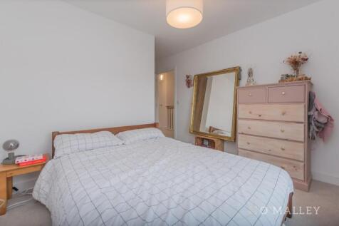 25. Bedroom 2 3.jpg