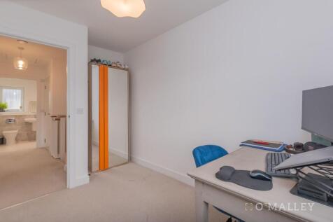 28. Bedroom 3 2.jpg