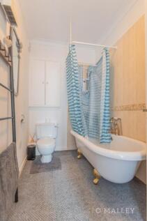 Bathroom 1.jpg