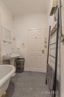 Bathroom 2.jpg