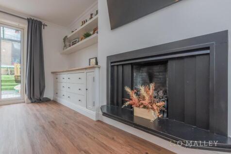 9. Living Room 5.jpg
