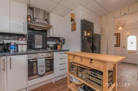 13. Kitchen 4.jpg
