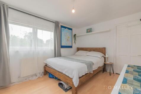 16. Bedroom 1 2.jpg