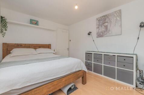 17. Bedroom 1 3.jpg