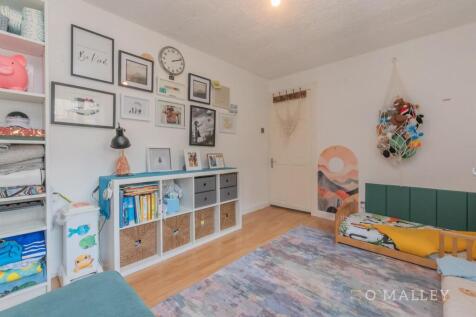 21. Bedroom 2 4.jpg