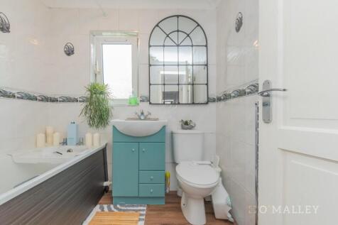 25. Bathroom 1.jpg