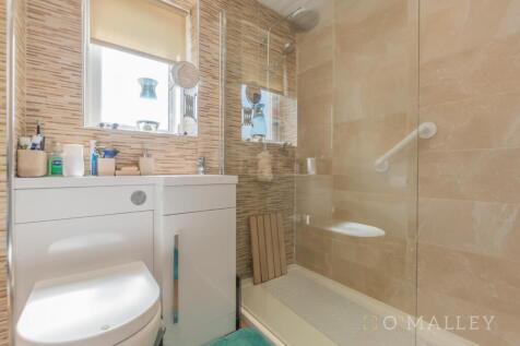 27. Bathroom - Copy.jpg