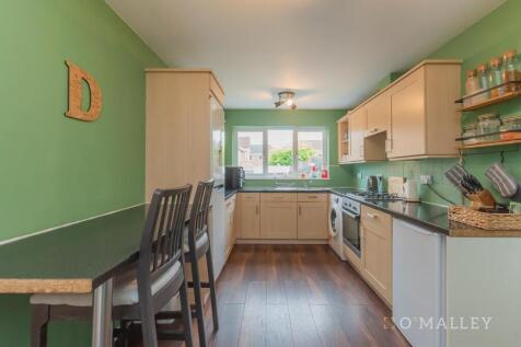 12. Kitchen 2.jpg