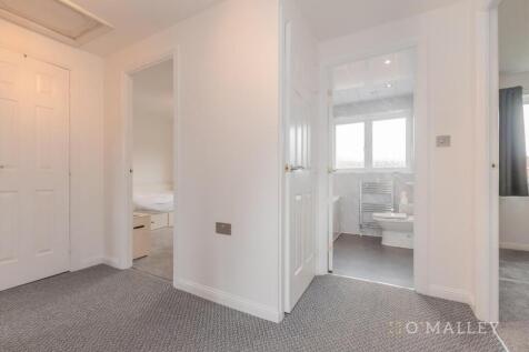 19. Upstairs Hallway.jpg
