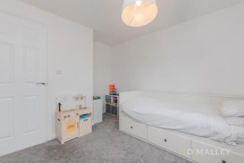 31. Bedroom 3 3.jpg